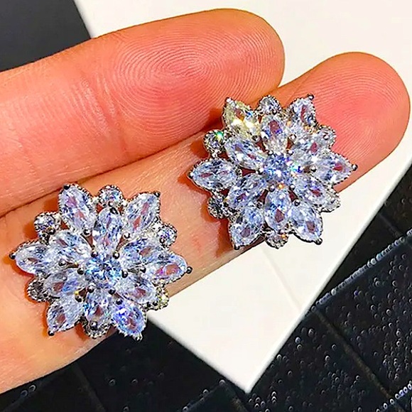 Sterling Silver 5CT Cubic Zircon Flower Snow Crystal Diamond Stud Earrings - Picture 12 of 13